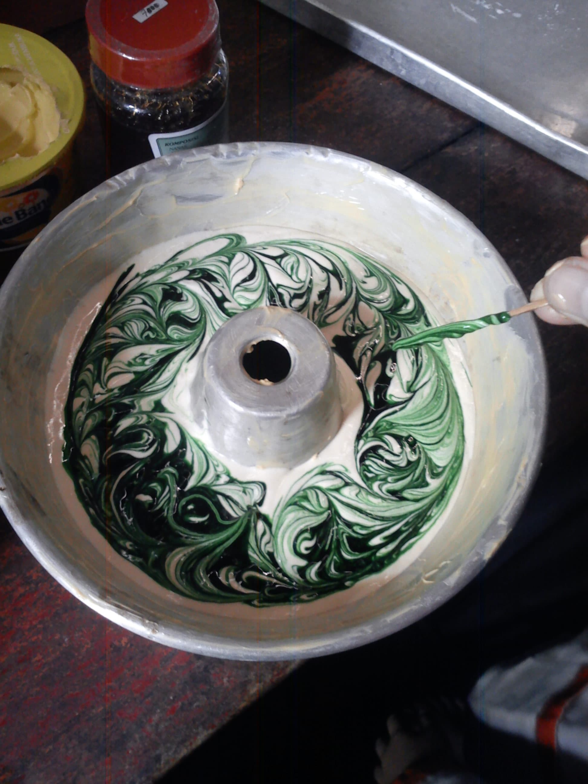 Pembuatan hiasan dengan rasa pandan