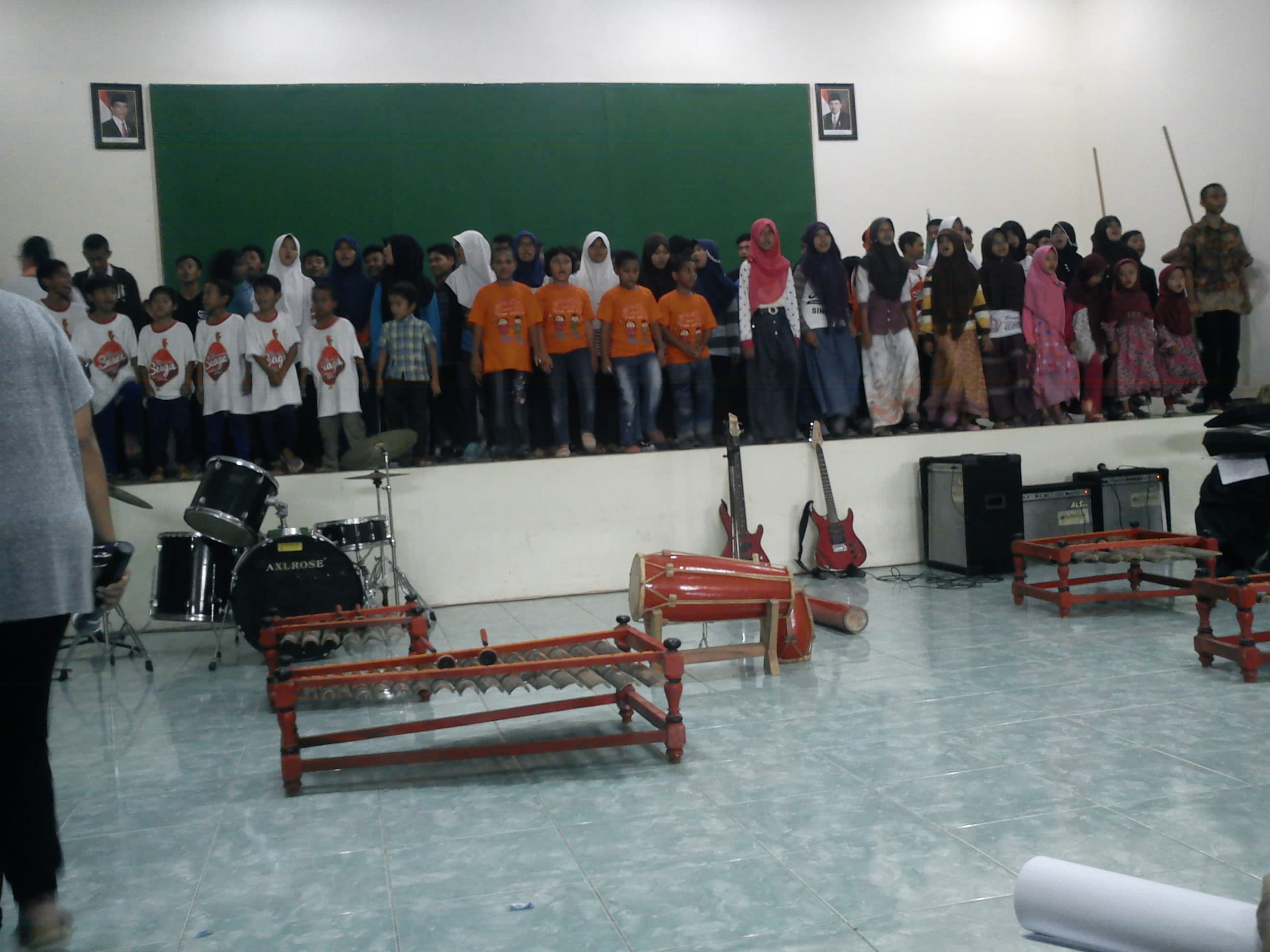 Menyanyi bersama panti-panti se-eks karesidenan banyumas