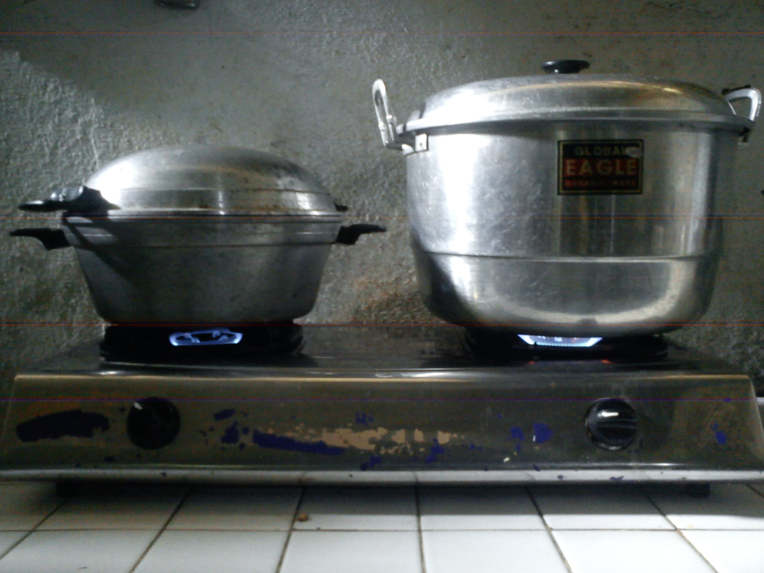 Tutup panci dan nyalakan api kecil