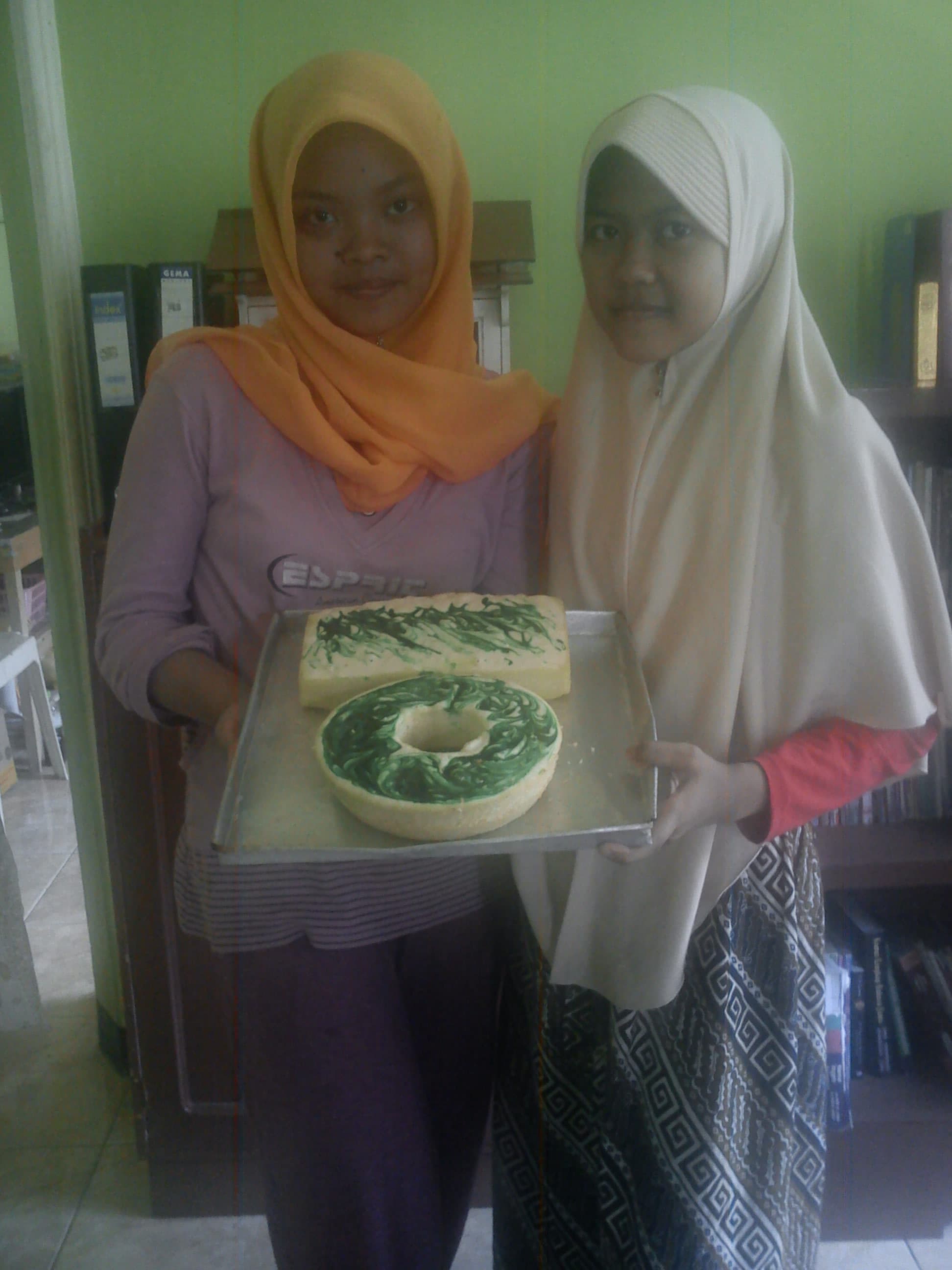 Hasil pertama pembuatan kue rasa pandan