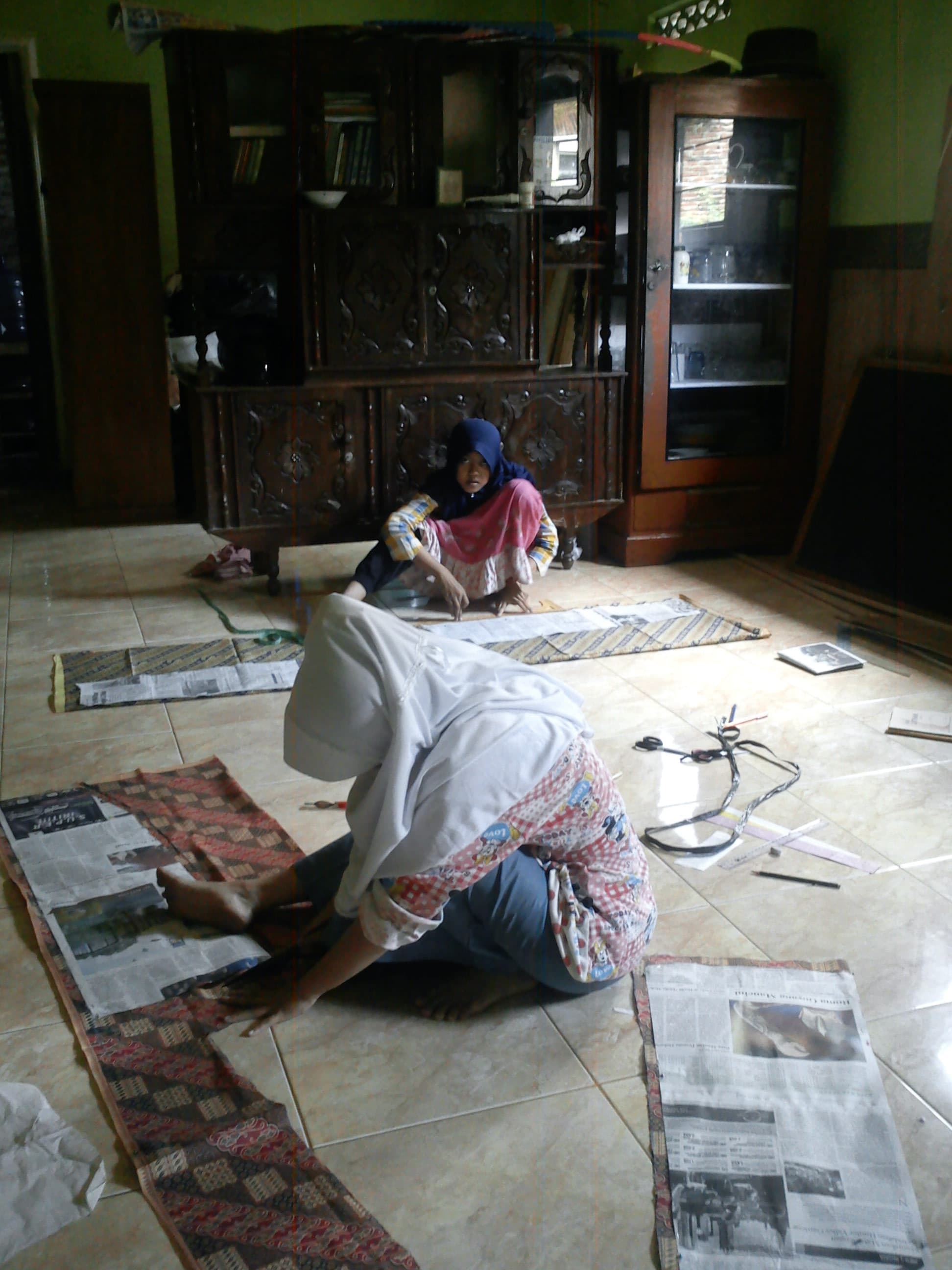 Pemotongan hasil pola di kain