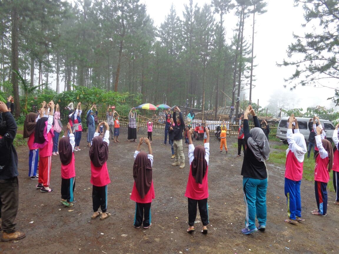 Out Bond Di Tengah Kabut